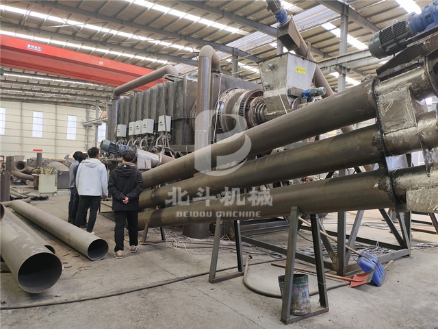 广东客户对我公司的布条火影的正能量网站机进行深入考察